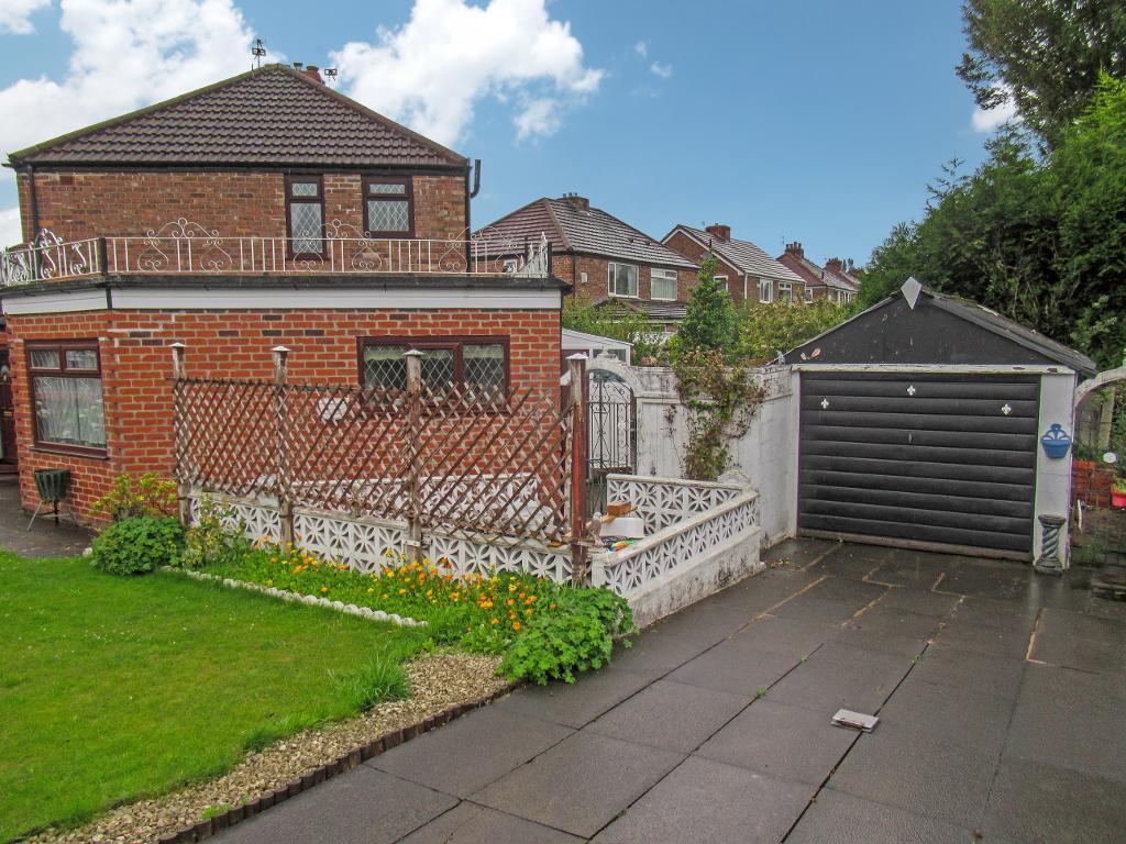 4 Bedroom SemiDetached For Sale in Redvales Road, Bury, Lancs, BL9 9PU