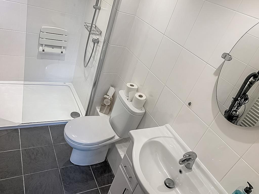 2 Bedroom Apartment To Let in The Spinnings, Summerseat, Bury, Lancs