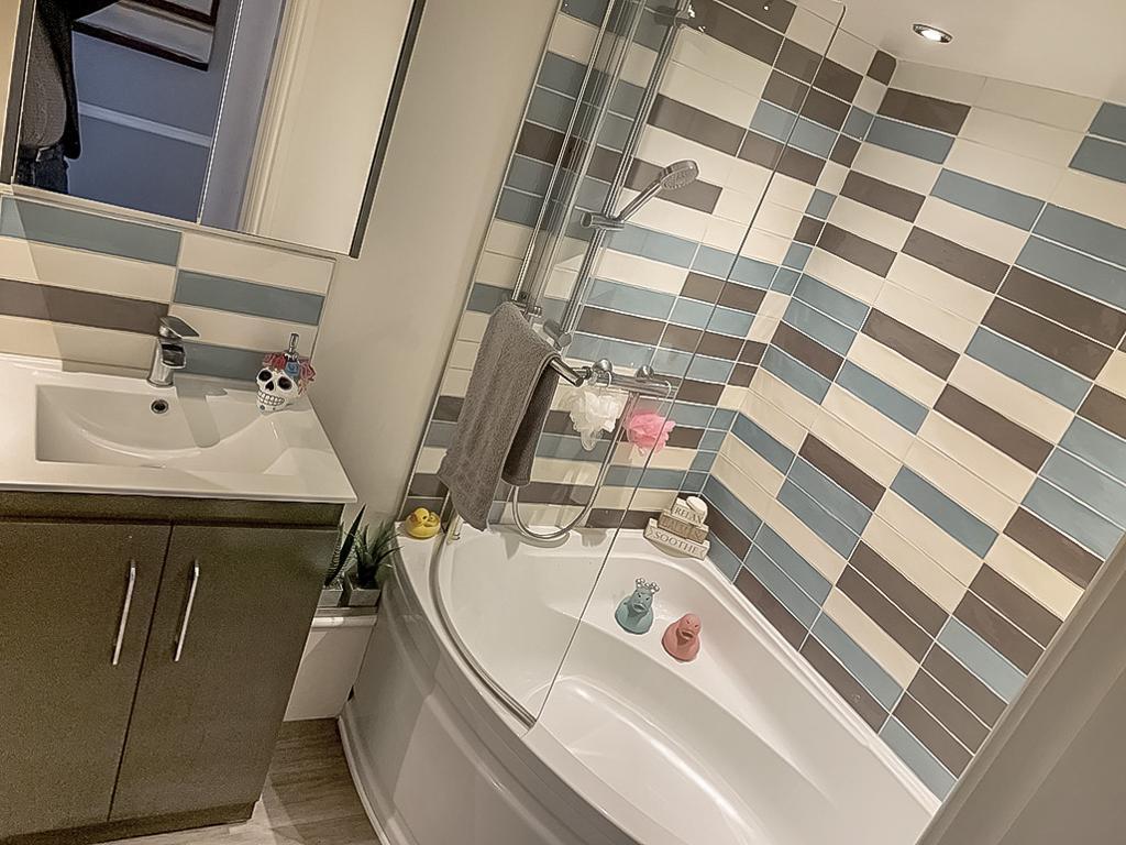 2 Bedroom Apartment To Let in The Spinnings, Summerseat, Bury, Lancs