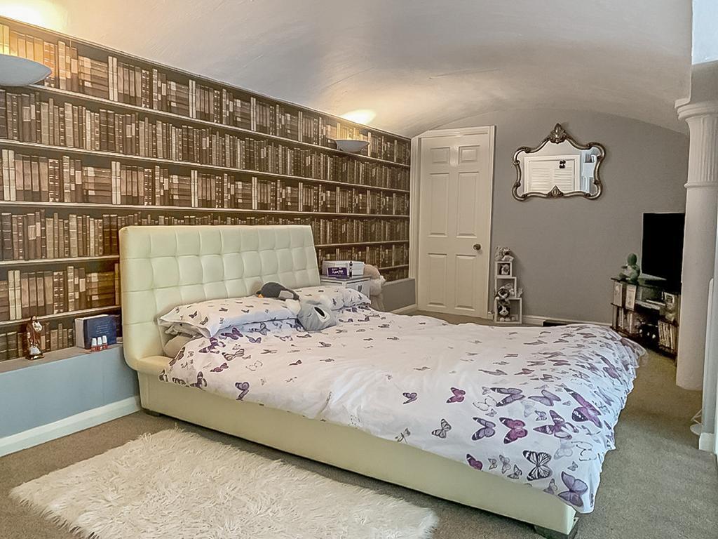 2 Bedroom Apartment To Let in The Spinnings, Summerseat, Bury, Lancs