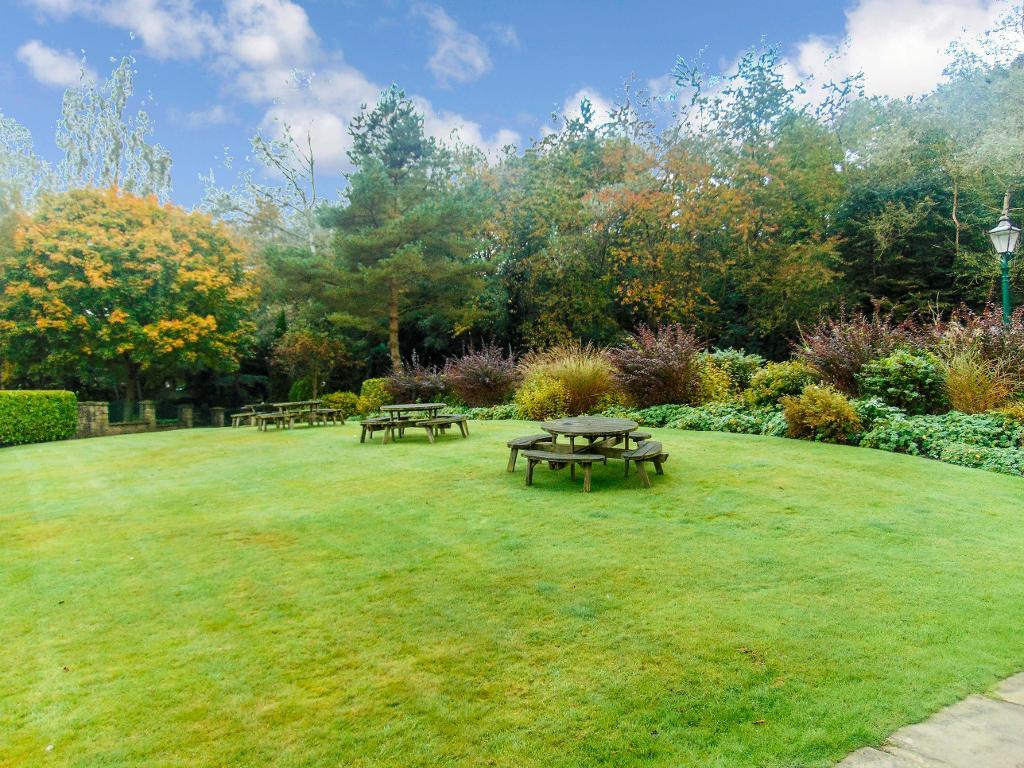 2 Bedroom Apartment To Let in The Spinnings, Summerseat, Bury, Lancs