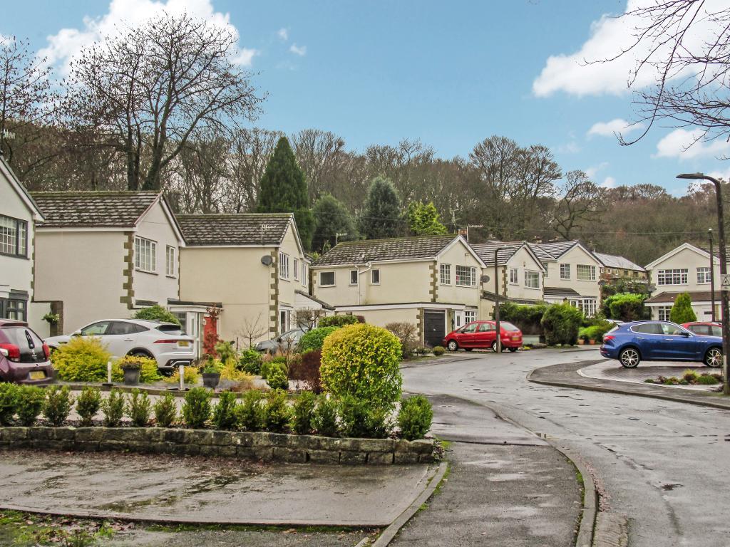3 Bedroom Link Detached For Sale in Riverside Drive, Summerseat, Bury