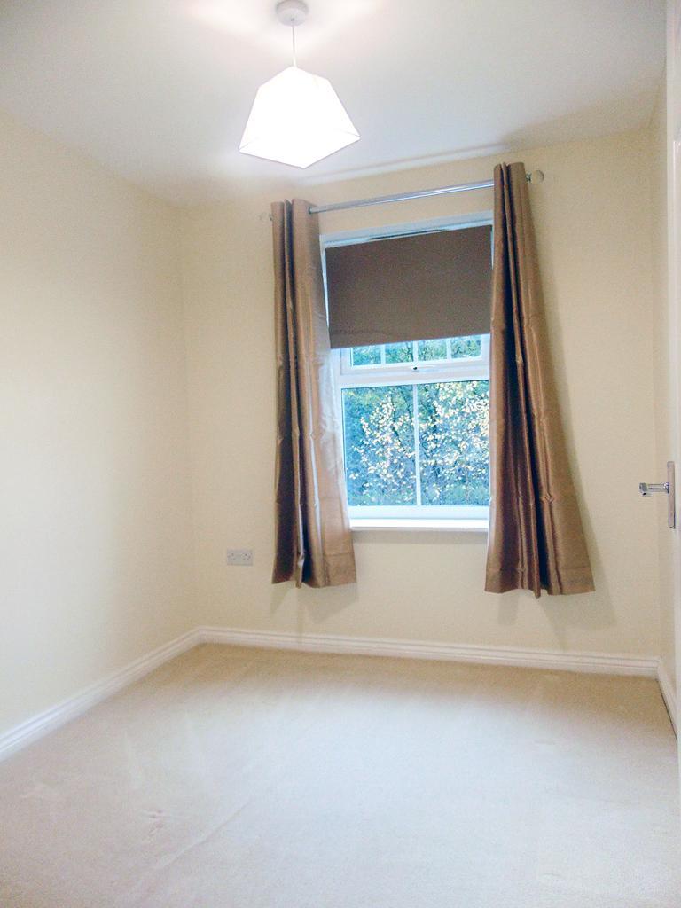 2 Bedroom Flat To Let in Stonemere Drive, Radcliffe, Manchester, M26