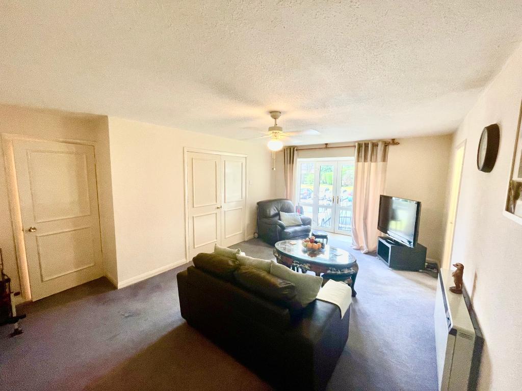 2 Bedroom Apartment For Sale in Kay Brow, Ramsbottom, BL0 9AY JH