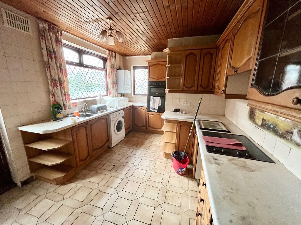 3 Bedroom SemiDetached For Sale in Hawthorn Crescent, Tottington, Bury, Lancs, BL8 3NG JH