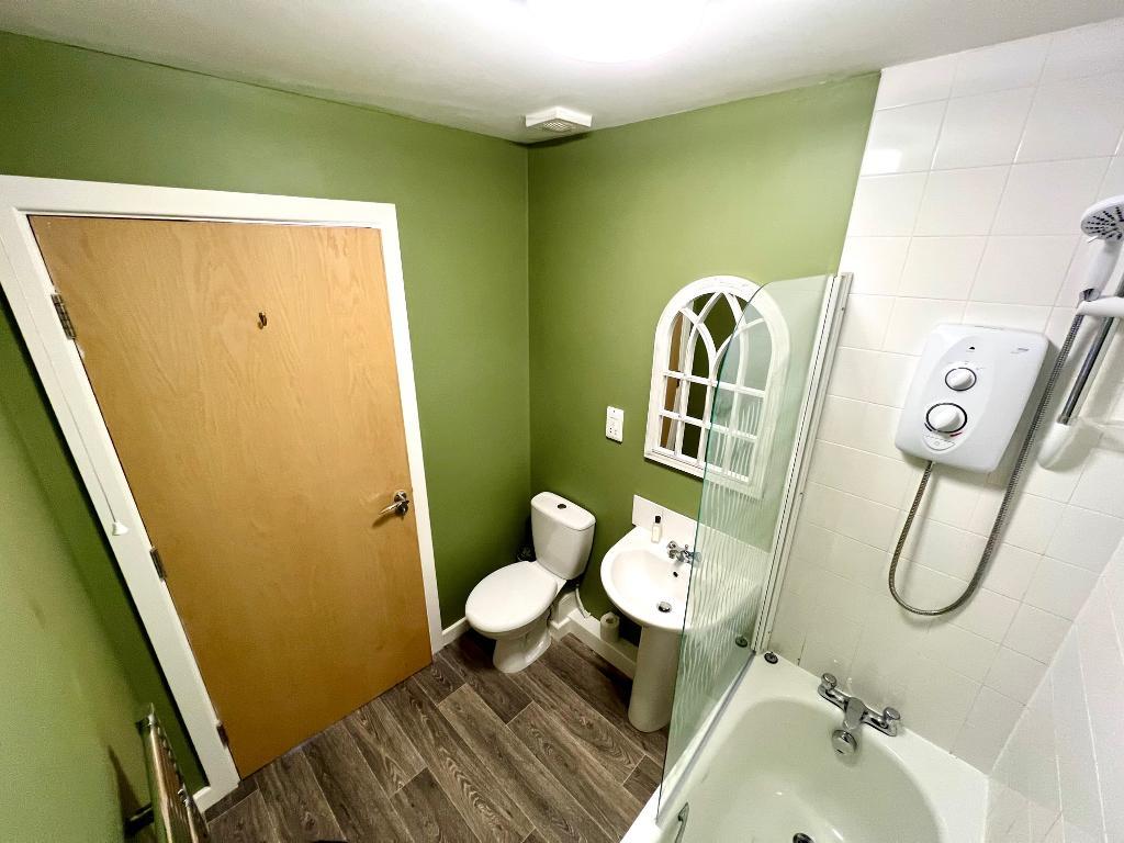 2 Bedroom Apartment For Sale in Garden Court, Ramsbottom, Bury, Lancs