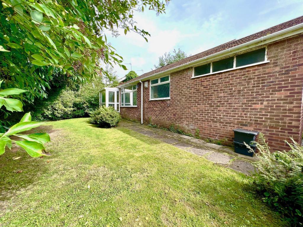 3 Bedroom Detached true bungalow For Sale in Brookside Walk, Radcliffe